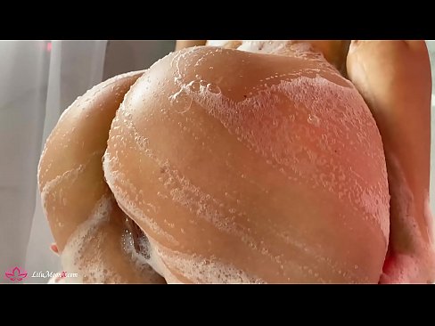❤️ 布鲁内特在淋浴时用振动器自慰阴部达到强烈的高潮 ❤ Super sex